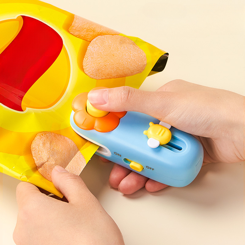 1pc Flower style snack sealer, mini rechargeable household small portable hand press sealer,